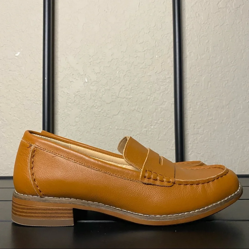 Skechers Air Cooled Memory Foam Leather Loafer-Womens 8.5